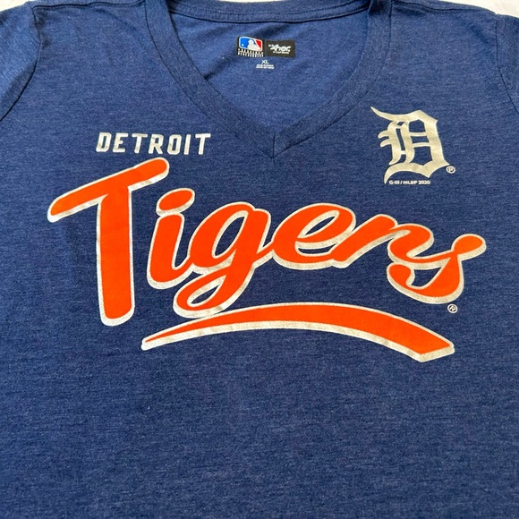 Detroit Tigers V-Neck T-Shirt - Picture 3 of 7